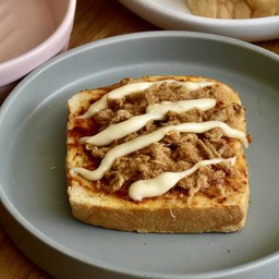 ขนมปังปิ้ง พริกเผา-หมูหยอง-มายองเนส