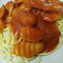 สปาเก็ตตี้ซอสมะเขือเทศไส้กรอก