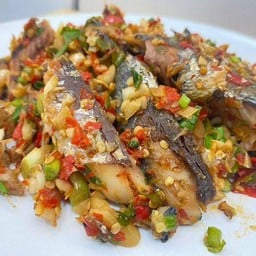 ข้าวปลาทูคั่วพริกเกลือ (ปลา2ตัว)