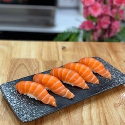 ซูชิแซลมอนสด 5 คำ