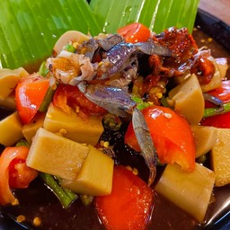 ตำหน่อไม้