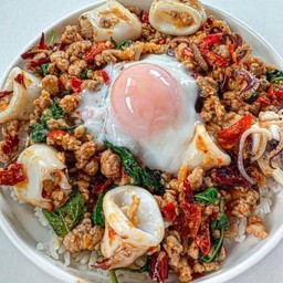 ข้าวราดกะเพราหมูสับ+หมึก