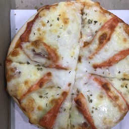 [อร่อยซ่ากับโค้ก] พิซซ่าหน้าปูอัด ( L ) +  โค้ก ออริจินัล (กระป๋อง)