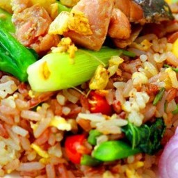ข้าวผัดไข่คะน้าหอมแเดงพริกซอย-ไข่ต้ม