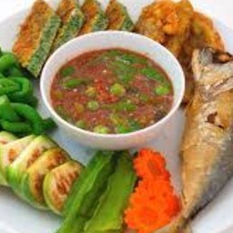 ชุดน้ำพริก-ไข่ชะอม2ฟอง-มะเขือยาวทอดกรอบ12ชิ้น-ปลาทู2ตัว-ผักลวกตามฤดูกาล(กับข้าว)