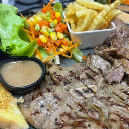 สเต็กหมูคุโรบุตะ/ส้มตำไทย