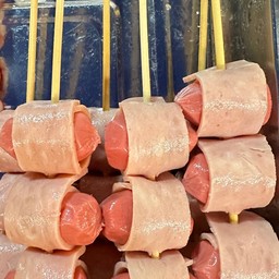 แฮมไก่พันลูกชิ้นแดง