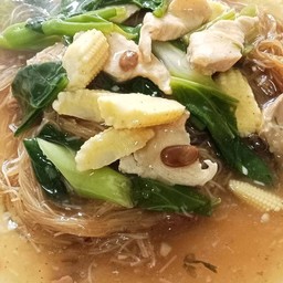 เส้นหมี่ราดหน้าหมู