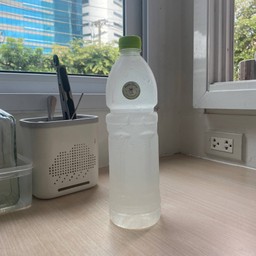 น้ำมะพร้าวน้ำหอมสด ขวด1ลิตร เก็บได้นาน1-2วันในตู้เย็น นานกว่านั้นแช่ช่องฟรีซ