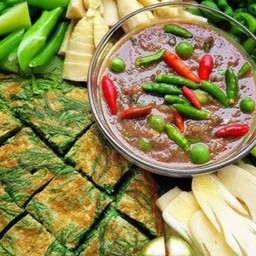 ชุดน้ำพริก-ไข่ชะอม3ฟอง-ผักลวกตามฤดูกาล(กับข้าว)