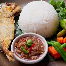 ข้าว-น้ำพริก-ปลาทู(ผักลวกตามฤดูกาล)