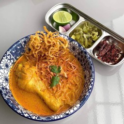 [ข้าวหมกไก่ย่างบังฟารุก] ข้าวซอยไก่ (ฮาลาล)