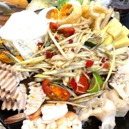 ตำถาดรวมมิตรทะเล