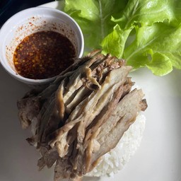ข้าวหน้าเป็ดย่าง น้ำจิ้มแจ่ว