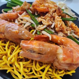 Crispy Egg Noodle Pad Thai With Shrimp