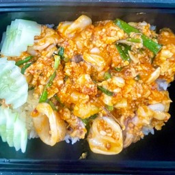 ข้าวราดปลาหมึกผัดไข่เค็ม