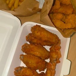 อิสีตาแก่ พิซซ่า ไก่ทอด มาม่าเผ็ด