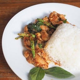 ไก่ผัดพริกแกง