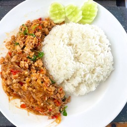 ข้าวราดผัดกระเพราวุ้นเส้น