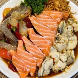 ยำปลาร้า 3 แซ่บ (แซลมอน กุ้ง หอยนางรม)