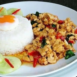 ข้าวผัดกะเพราไก่สับ