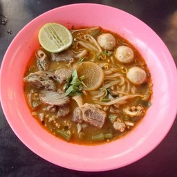 ก๋วยเตี๋ยวหมูตุ๋นต้มยำ