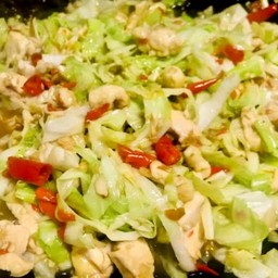 ข้าวผัดกะหล่ำปลีไก่