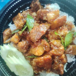 หมูกรอบผัดกระเทียม