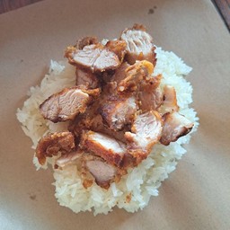 ข้าวเหนียวหมูกรอบ