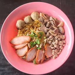 ก๋วยเตี๋ยวแห้งหมูแดงหมูสับ