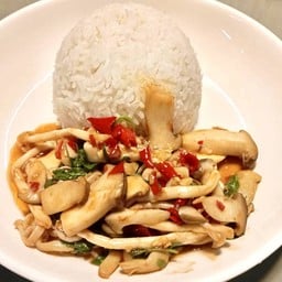 กระเพราเห็ดรวม ราดข้าว