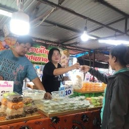 ร้านขนมไทยคุณยาย ตลาดโต้รุ่ง