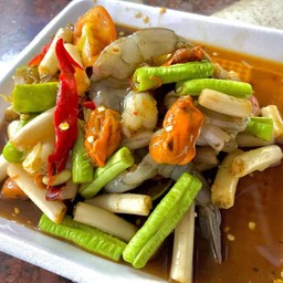 ตำไหลบัวกุ้งสดหอยดองปลาร้า