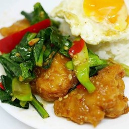 คะน้าไก่กรอบราดข้าว