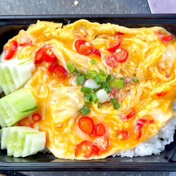 ข้าวราดไข่ข้นพริกซอย