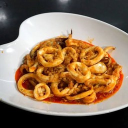 หมึกผัดไข่เค็มกับข้าว