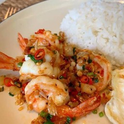 ข้าวหน้ากุ้งคั่วพริกเกลือ