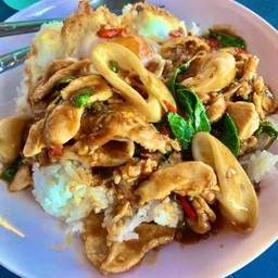 กระเพรา 2in1 หมึกไก่ ราดข้าว