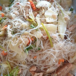 ผัดเกี้ยมฉ่ายวุ้นเส้น