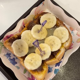 ขนมปังนูเทลล่ากล้วย (nutella banana toast)