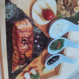 สเต็กปลาแซลม่อนซอสสาหร่าบญี่ปุ่น