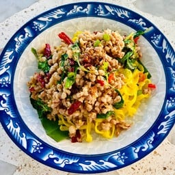 ข้าวซอย กะเพราหมูสับ