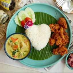 ข้าวราดแกงเขียวหวานไก่ทอด