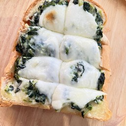 ครัวน้องดีน่า ปังปิ้งอบชีส