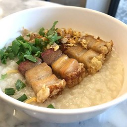 ข้าวต้มหมูกรอบ