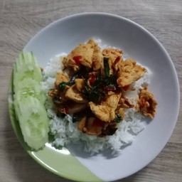 กะเพราไก่ (ราดข้าว)