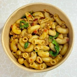 มะกะโรนีผัดกระเพราหมูสับ