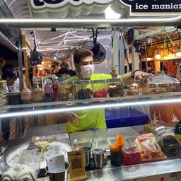 ไอติมผัด Ice Manias ตลาดอินดี้ปิ่นเกล้า