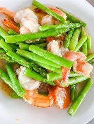 หน่อไม้ฝรั่งกุ้งสด,หมูกรอบ