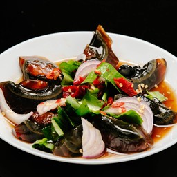 ยำไข่เยี่ยวม้า